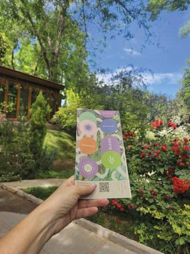 Guía BLEND en jardín de bodega